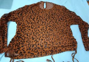 Chic Leopard Print Top