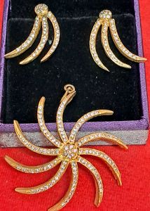 Stunning Pendant &amp; Earring Set