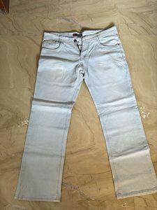 Levi’s Light Wash Denim Jeans