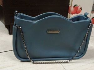 Stylish Blue Shoulder Bag with Chain Strap