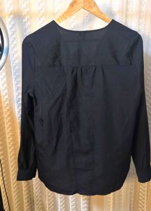 Chic Black V-Neck Button-Up top
