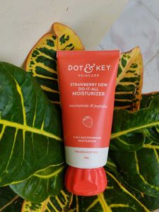 DOT &amp; KEY Strawberry Dew Moisturizer