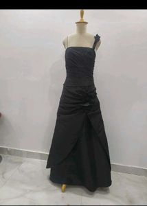 Elegant Black One-Shoulder Gown