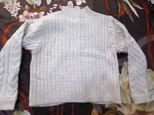 Imported  White Knit Pullover ( New)  ✨