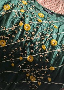Elegant Green Kurta with Floral Embroidery