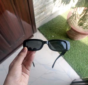 Chic Black Sunglasses