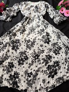 Chic Floral Print Pleated Dress