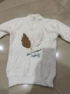 Cute White Knit Sweater with Leaf Design