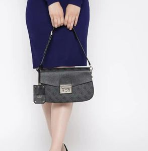 Authentic Guess Shoulder Bag 🖤