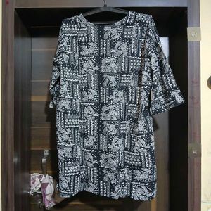 Stylish Black &amp; White Printed Kurta with pants