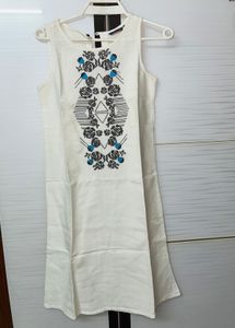 White Sleeveless Kurti