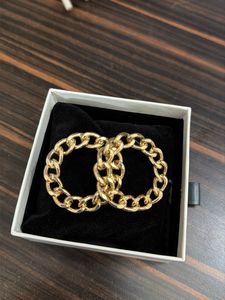 4 sets of stylish earrings