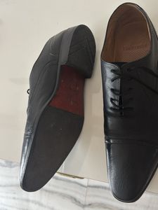 Original branded VanHeusen, Size9 leather New shoe