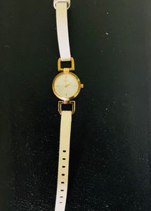 BRANDED WHITE LEATHER WATCH LADIES Ggea To