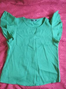 Chic Green Flutter Sleeve Top