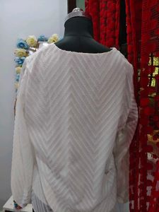 Elegant White Textured V-Neck Top
