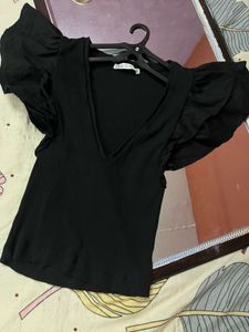 Black ruffle Sleeve V-Neck Top