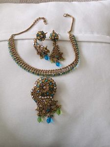 Exquisite Ethnic Kundan Jewellery Set