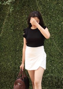 Chic White Mini Skirt / Skort