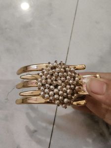 Elegant Pearl & Gold Tone Bracelet