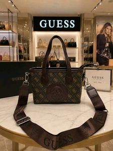 GUESS( COPY) *Premium Quality GUESS ( NO BOX &amp; DUS