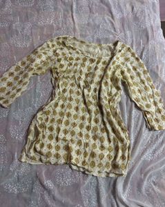 Buy 1 get one printed short kurti (Women’s)
