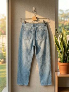 Stylish Light Wash Split Hem Jeans