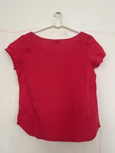 Chic Red Short-Sleeve Top