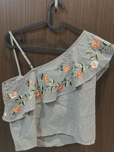 Floral Embroidery Gingham Top