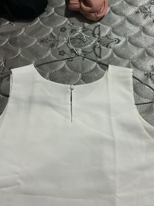 Chic White Layered Sleeveless Top