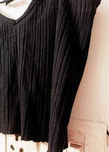 Ribbed V neck Black Crop Top