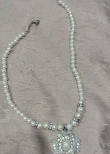 Elegant Pearl Pendant Necklace