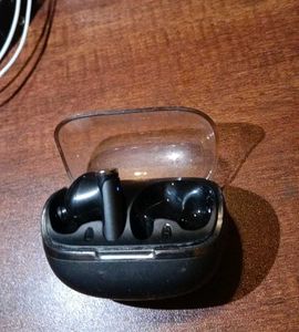 Wireless Earbuds with Charging Case only 1 buds