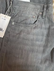H&amp;M New Straight Loose fit Lightweight Jeans