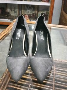 Elegant Gray Pointed Heels