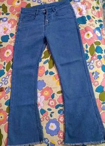 High-Waisted Flared Blue Jeans stretchable
