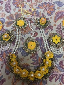 Yellow Floral Jewellery Set