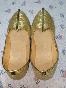 Men's Golden Brocade Ethnic Footwear