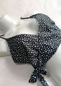 Any one free 🆓 🎀🤍Floral Bikini Top