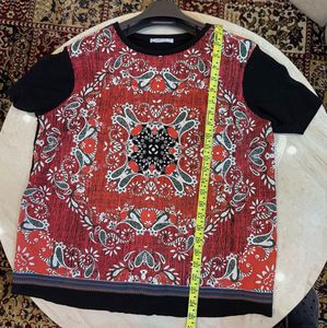 Zaara Black T-Shirt with Side Pattern