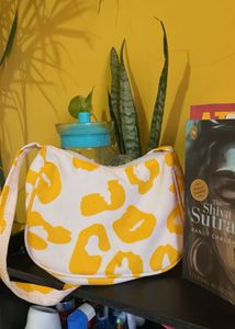 Chic White &amp; Yellow Leopard Print Hobo Bag