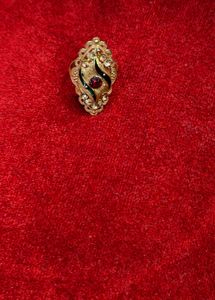 Elegant Gold Ring with Gemstone Accent