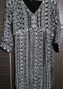 Black &amp; White geometric pattern Long kurti
