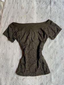 Off-Shoulder lace Top