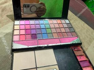 Colorful Eyeshadow &amp; Blush Palette