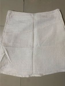 Chic Textured White Skirt
