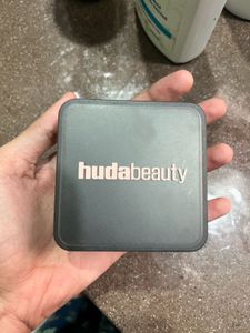 Huda Beauty easy bake