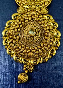 Geru Exquisite Gold-Tone Necklace &amp; Earring Set