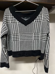 Houndstooth V-Neck Sweater New🪬❤️