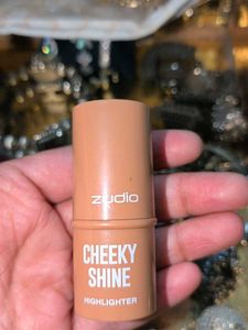 Zudio Cheeky Shine Highlighter Stick